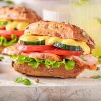 High Protein &amp; Low Carb K&uuml;rbis-K&auml;se-Br&ouml;tchen